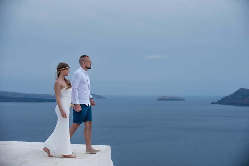 Oía: Santorini Professional Photoshoot with Edited Photos - What You Get Back: 25 Edited Photos in About 10 Days