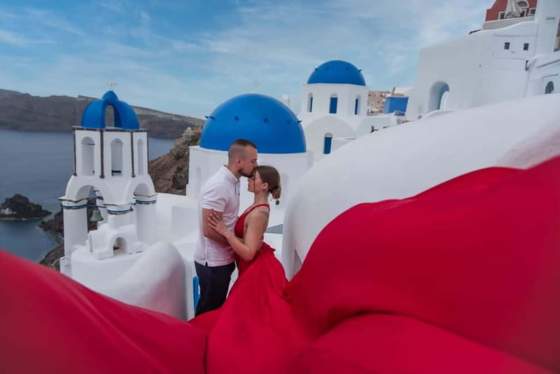 Oía: Santorini Professional Photoshoot with Edited Photos - What to Bring (and Why It Matters in Oia)