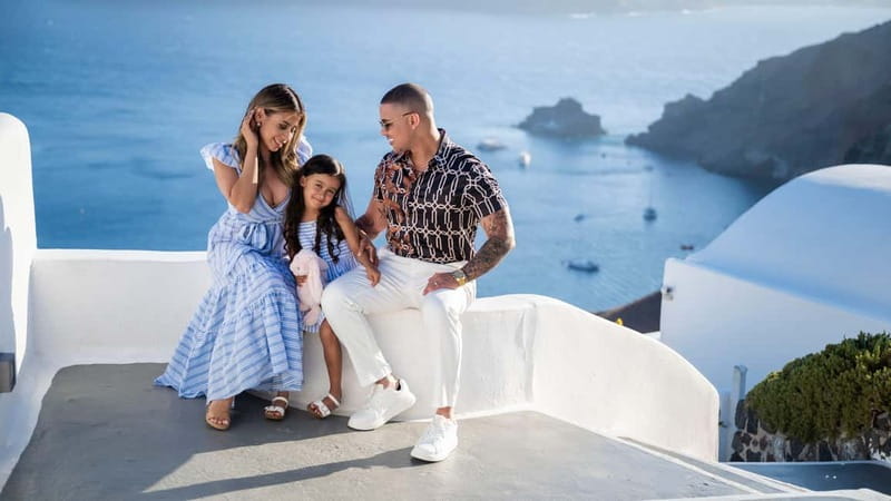 Oía: Santorini Professional Photoshoot with Edited Photos - Accessibility and Practical Limits You Should Know