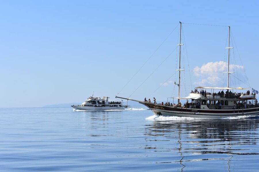Ouranoupoli: Mount Athos Peninsula Sightseeing Cruise - Mount Athos from Ouranoupoli, and why the boat view works