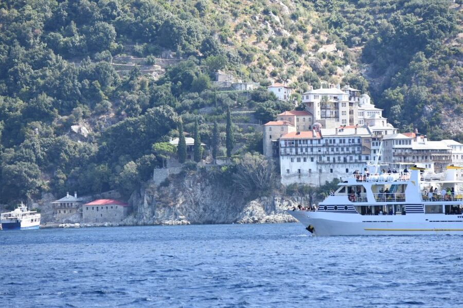 Ouranoupoli: Mount Athos Peninsula Sightseeing Cruise - Commentary and guides: how to follow the story without getting lost