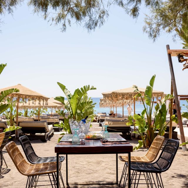 Perivolos Beach: Sun-Bed Experience FortyOne Bar Restaurant - Service that makes or breaks the day, and who to watch for