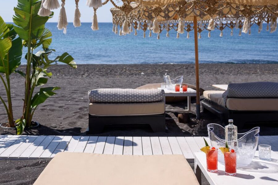 Perivolos Beach: Sun-Bed Experience FortyOne Bar Restaurant - Price and value: when the package feels worth it