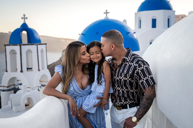 Photoshoot in Santorini Oia - Why an Oia photoshoot feels different from “just take pictures”