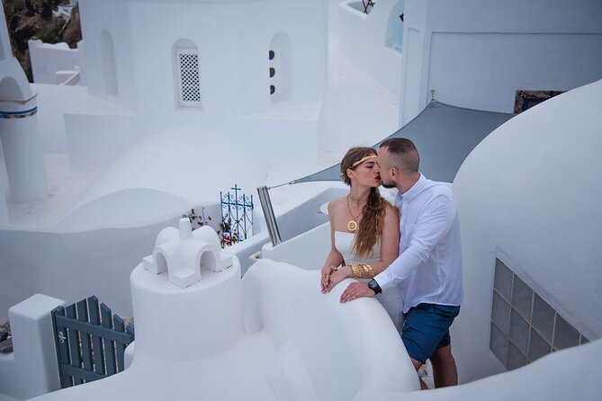 Photoshoot in Santorini Oia - Beating Oia crowds without feeling rushed
