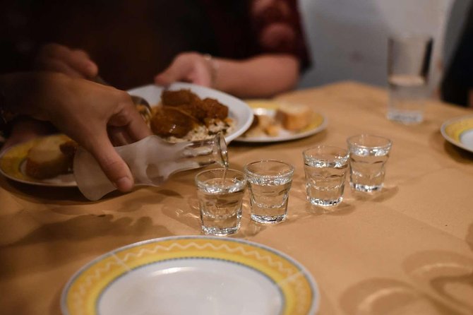 Private Athens By Night Food Tour & Wine Tasting of 5 Varieties - Syntagma Square start: illuminated views and instant appetite