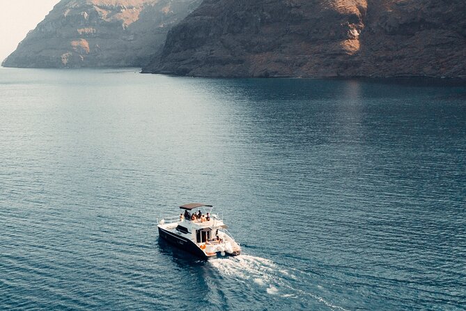 Private Caldera Cruise with Power Catamaran ENJOY incl. Meal & Drinks - Food and drinks onboard: Greek comfort, not just snacks
