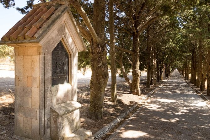 Private Tour: Best of Rhodes in one day (Full Island Tour) - Stop 5: Rhodes Old Town Walk, Knights, and the Main Squares