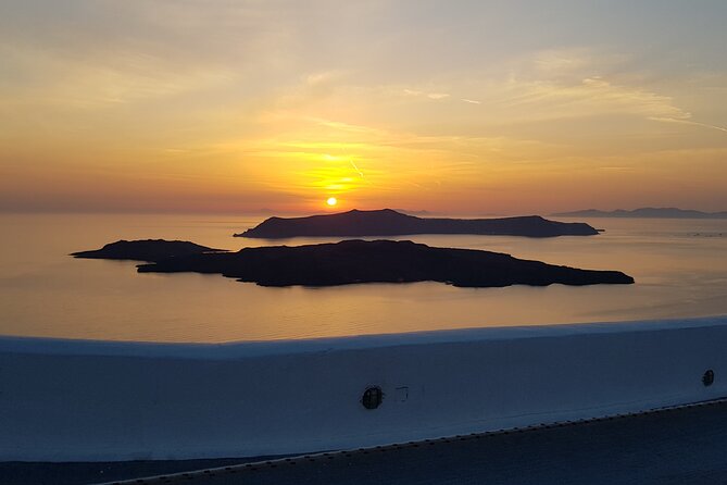 Private Transfer from-to Santorini airport to-from anywhere in Santorini Island - Flat-rate pricing and a private minivan that keeps stress low