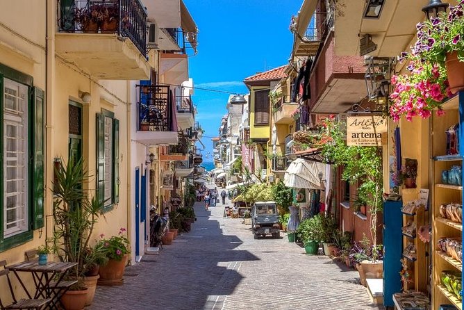 PRIVATE Walking Tour with Lunch and Wine Tasting by a Sommelier - The smartest way to plan your day around this tour