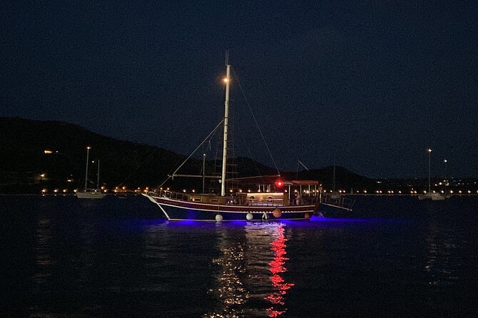 Queen Bee Sunset Cruise with Swim Stops and Dinner - Swim stops and water activities: snorkeling gear plus paddleboard time