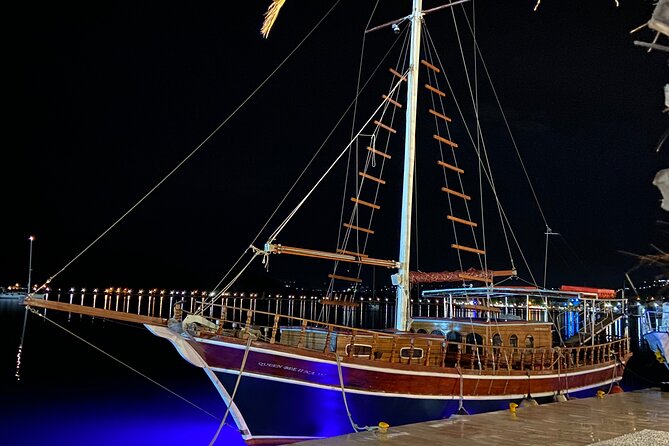 Queen Bee Sunset Cruise with Swim Stops and Dinner - Dinner under sunset light: what to expect and how dietary needs fit
