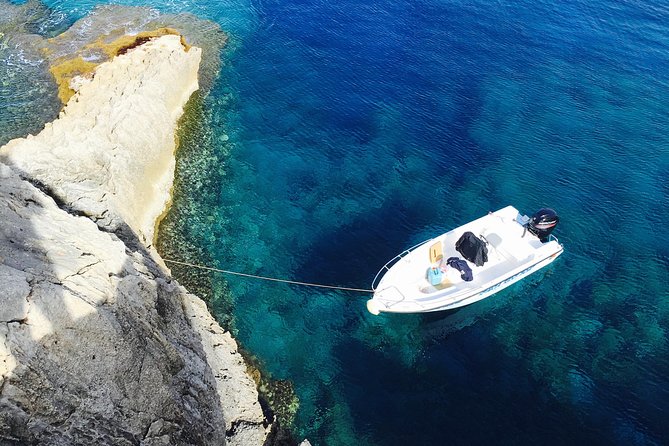 RENT A BOAT 5,5m - 30hp LICENSE FREE Chora Sfakion, Sfakia - What the service feels like on the ground