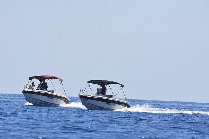 Rent a Boat in Santorini without a License - Training First, Then You Drive: The Real Meaning of License-Free