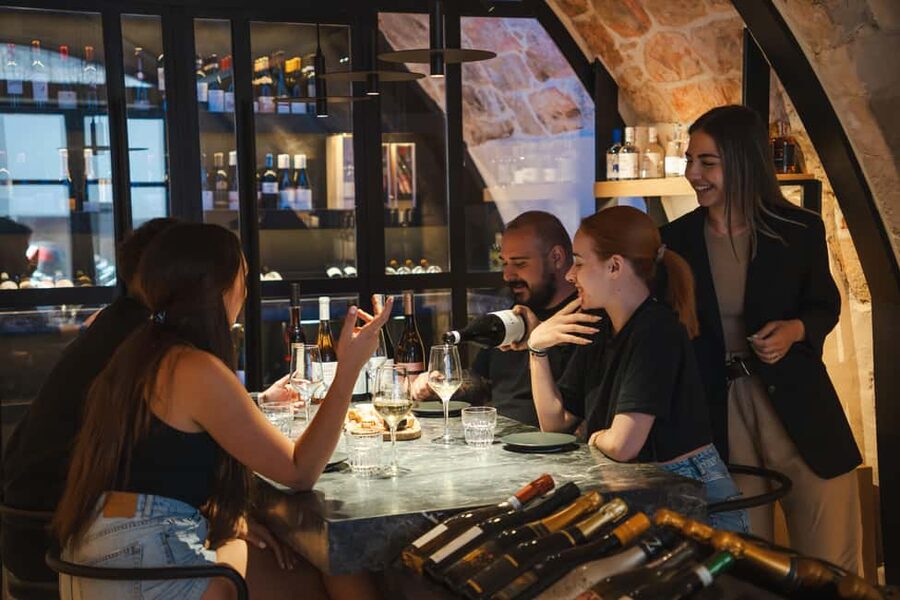 Rethymno: Cretan Wine Tasting Guided Tour with Local Food - Five wines, local bites, and a real sommelier in Rethymno
