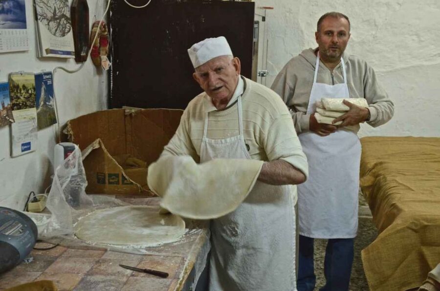 Rethymno: Old Town Walking Tour with Meal - Street food and bakery stops that teach you what to prioritize