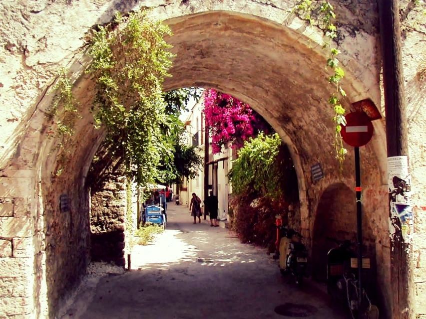 Rethymno: Old Town Walking Tour with Meal - Phyllo in a Venetian mansion: watching Yorgos Hatziparaschos at work