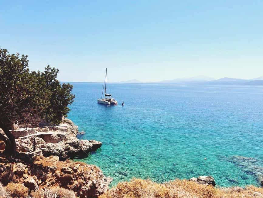Rethymno: Sailing Catamaran Cruise with Meal & Drinks - Lunch on the Boat: Mediterranean Food With Real Service