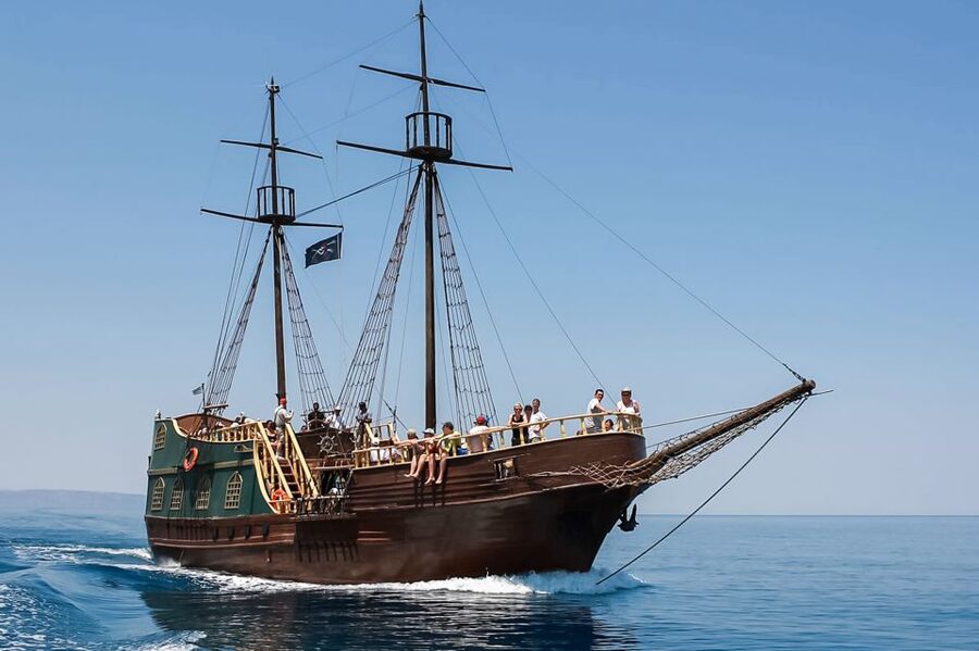 Rethymno: Sunset Cruise on a Wooden Pirate Boat - Checking In at Dolphin Cruises and Getting the Right Seat
