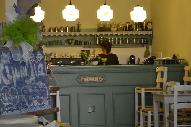 Rethymno Walking & Gastronomy Tour - Stop 1: The Old Town Kafeneio Breakfast With sfakianopita and Thyme Honey