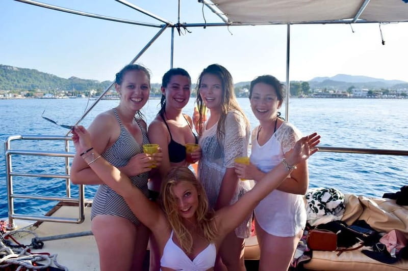 Rhodes: Boat Party Cruise with Live DJ - A 3-hour Rhodes party cruise that starts with music