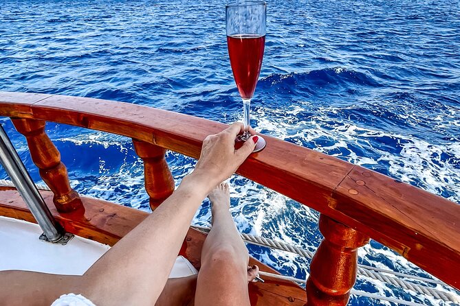 Rhodes Day Cruise (with lunch & unlimited drinks) 5,5 Hours - The 50-minute rhythm: why this cruise feels relaxing, even when time is short
