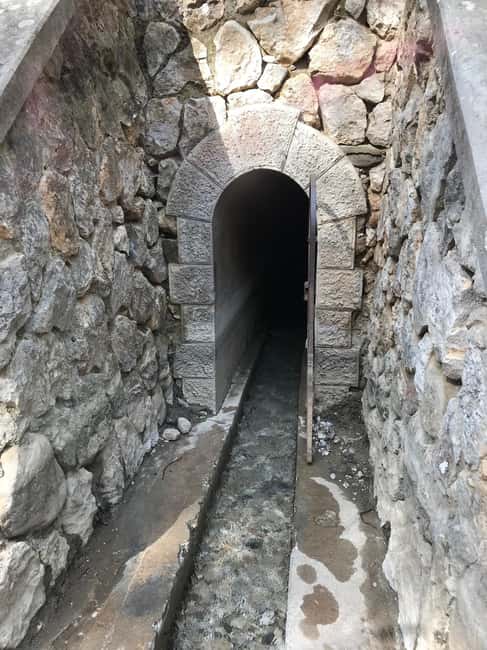 Rhodes: Guided Bus Trip to Lindos Village & Seven Springs - Lindos village: white houses, narrow streets, and time to choose your own fun