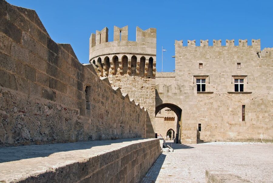 Rhodes: Palace of Grand Master Ticket & Rhodes SG audio tour - Gothic architecture in Rhodes, spotting what’s unusual