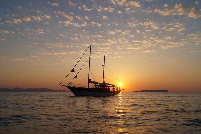 Sailing Trips with Cretan Sailing - Captain Panos and the crew: hospitality you can feel fast