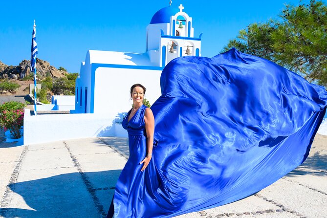 Santorini 2h Private Flying Dress Photoshoot with Transportation - Photos Delivery: 40 Edited Files You Can Use