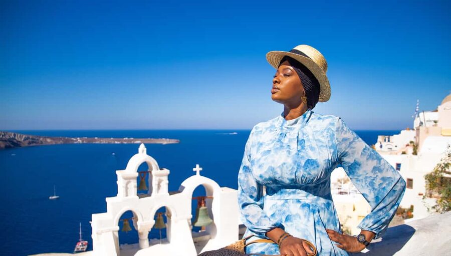 Santorini: 40-Minute Oia Photoshoot - Key things that make this Oia shoot worth it