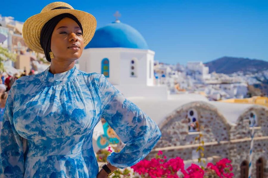 Santorini: 40-Minute Oia Photoshoot - What happens during the Oia photo loop in town