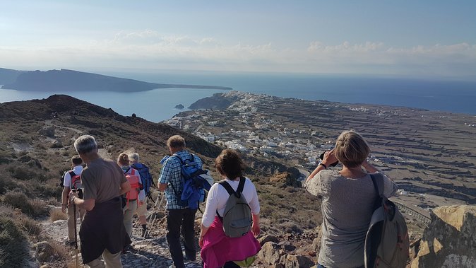 Santorini: 4hr Small Group Caldera Hike from Fira to Oia - Who should book this hike, and who might feel it’s too much