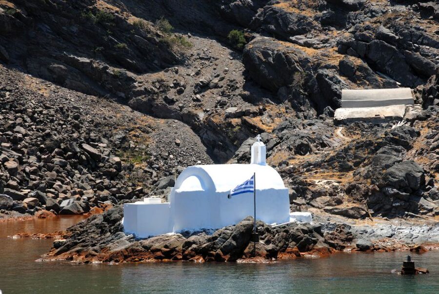 Santorini Caldera: Sunset Cruise with Dinner - Getting to Athinios Port, Then Up onto the Boat