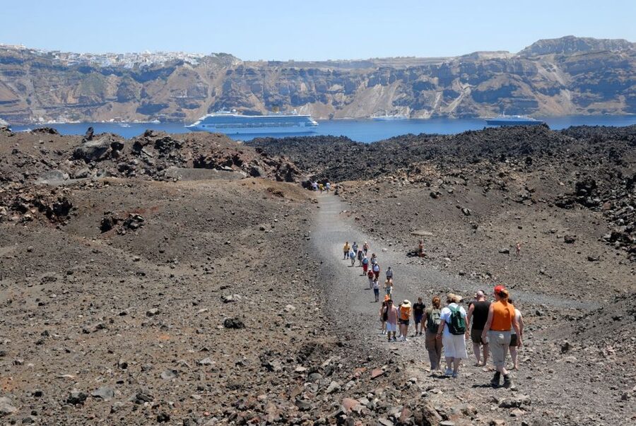Santorini Caldera: Sunset Cruise with Dinner - Drinks Policy and Cash Planning