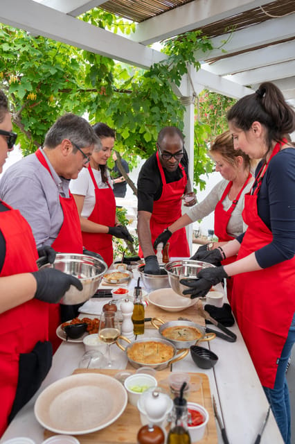 Santorini: Cooking Class with Lunch and Wine Tasting - Who this cooking class suits best