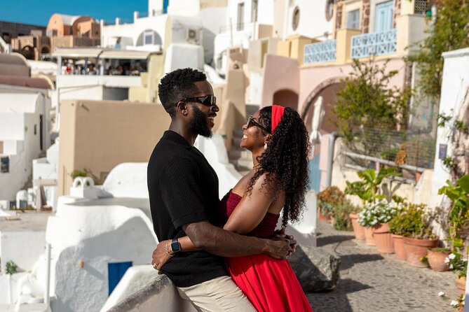 Santorini couple photoshoot with 50 edited photos! - What makes this shoot work in real life