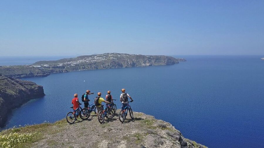 Santorini: Electric Mountain Bike Adventure - Emporeio’s maze streets and the medieval castle vibe, with orange juice on arrival