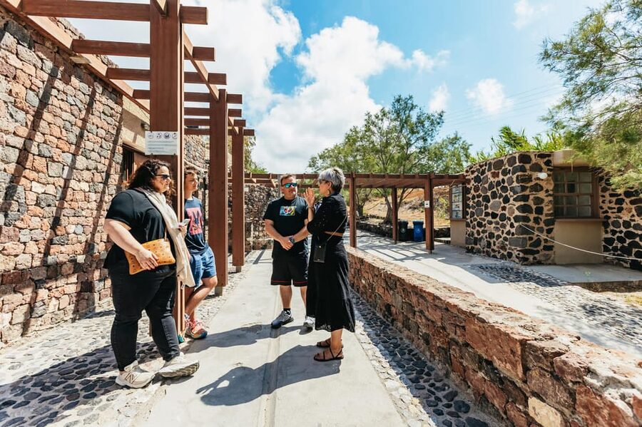 Santorini: Experience Akrotiri with a Licensed Tour Guide - Kitchens, toilet facilities, and the drainage system that impresses people