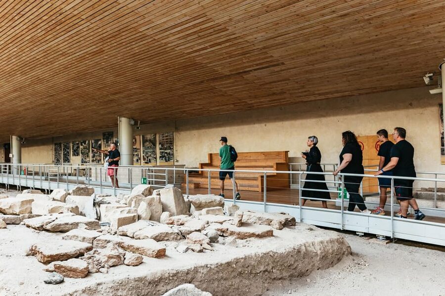 Santorini: Experience Akrotiri with a Licensed Tour Guide - Duration and pacing: how the 70 to 75 minutes really feels