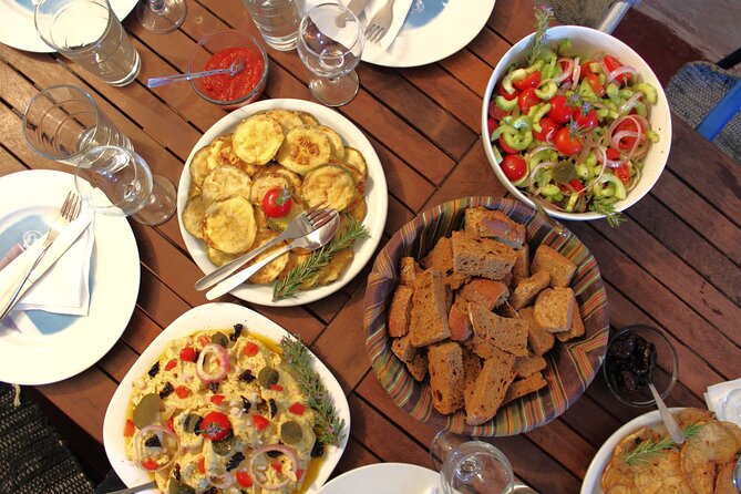 Santorini Family Farm Food & Wine Tour with Cooking Class - Megalochori’s kadounia maze walk, a village you can actually stroll