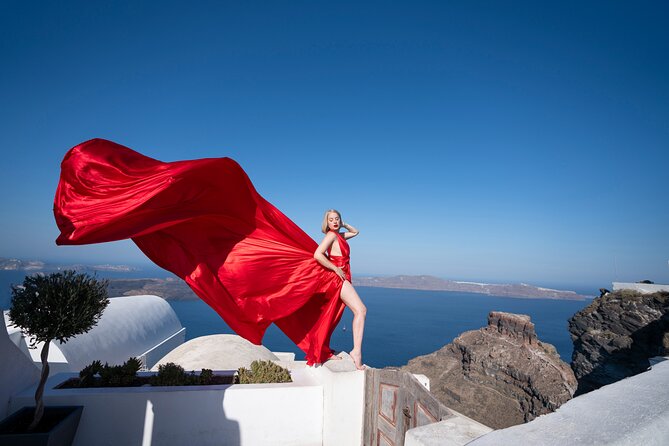 Santorini: Flying Dress Photoshoot - Meeting point in Imerovigli: small detail, big difference