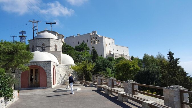 Santorini Highlights: 5-Hour Private Tour with Wine-Tasting - Key Things You Will Actually Notice