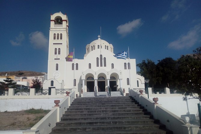 Santorini Highlights and Venetian Castles Small-Group Day Tour - Stop 2: Symposion by La Ponta for traditional Greek music instruments
