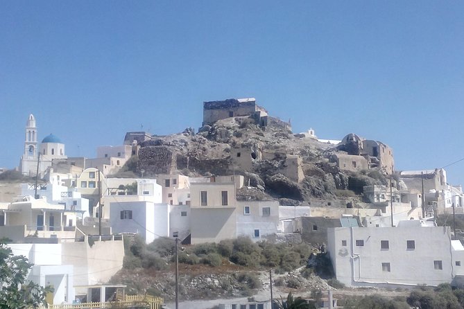 Santorini Highlights and Venetian Castles Small-Group Day Tour - Stop 4: Perissa black-sand beach, swim time and lunch options