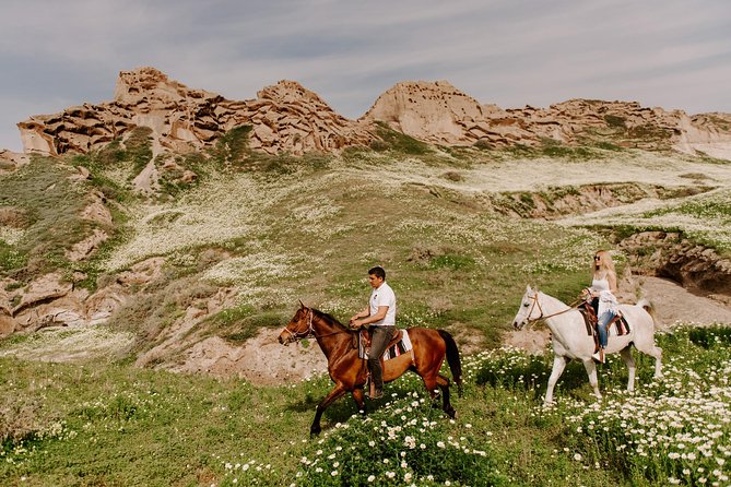 Santorini: Horse Riding to the Black Sandy Beach (Eros beach) - How hot and dusty can it get, and what to wear