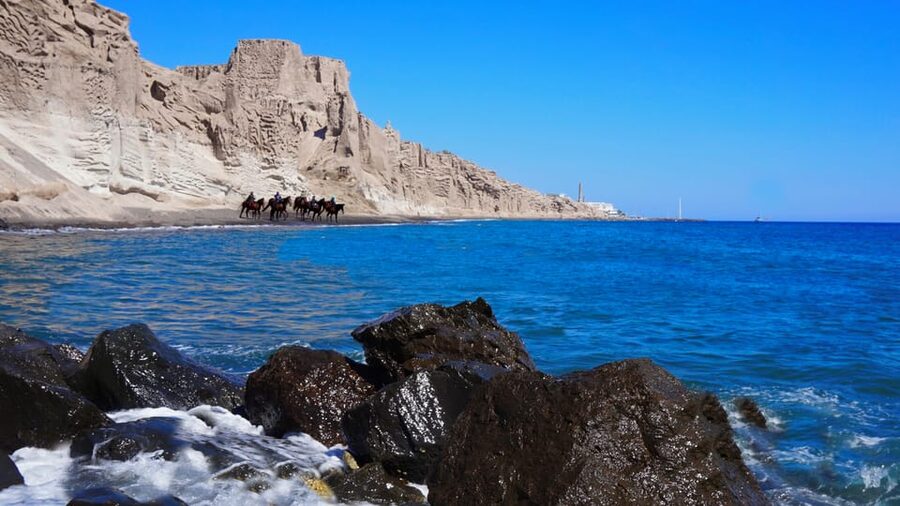Santorini: Horseback Riding Tour on the Beach - The pre-beach ride: vineyards, paths, and learning your horse