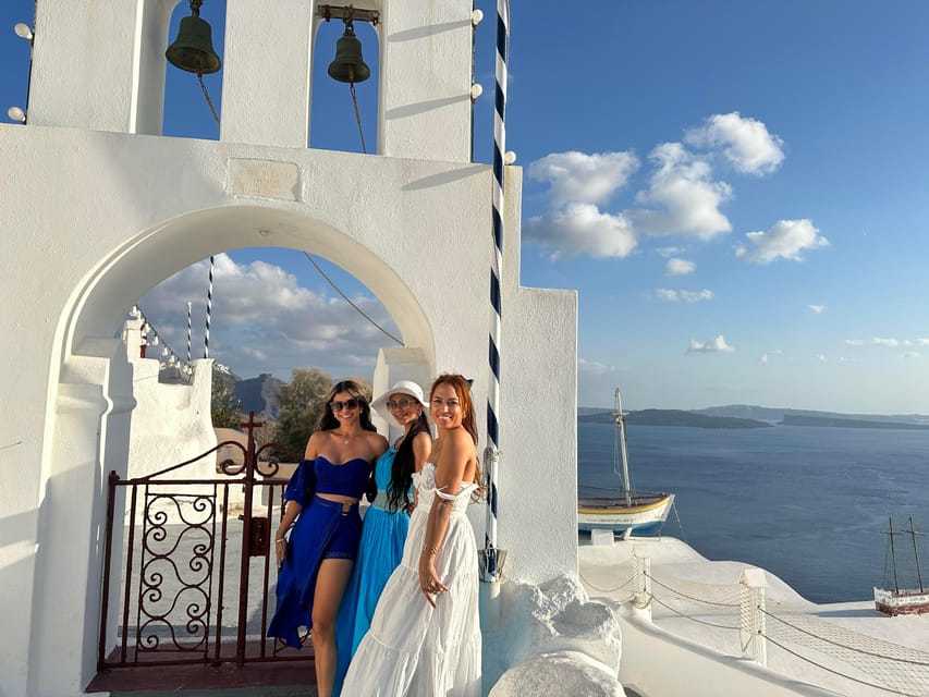 Santorini Iconic Villages Tour: Oia, Imerovigli, Firostefani - Oia with 75 minutes: blue domes, Venetian castle area, shops, and steps