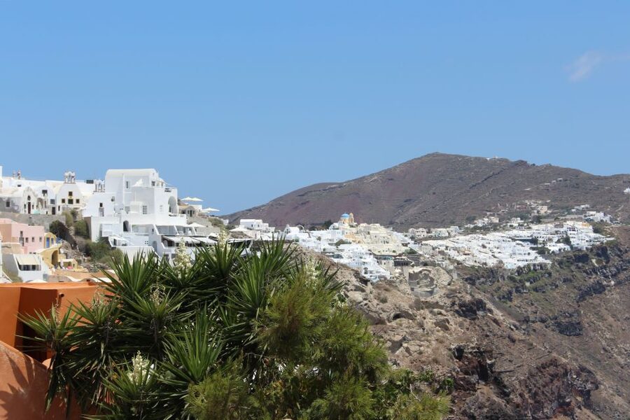 Santorini: Mesa Gonia, Pyrgos and Oia Tour - Language and practical tips you should actually plan around