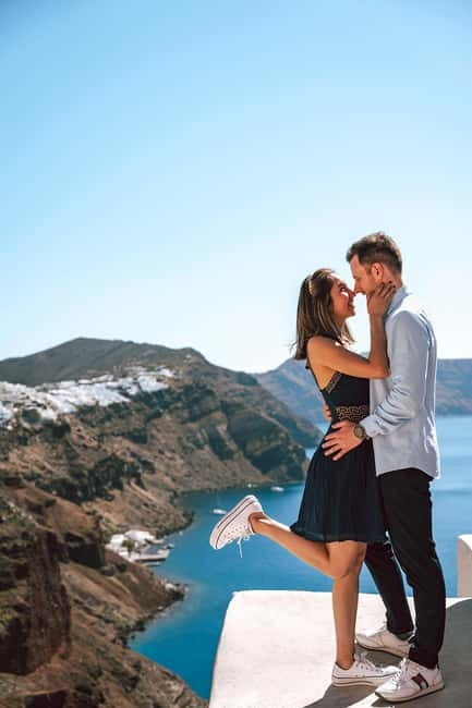 Santorini: Oia Private Couple Photoshoot with 35 Photos - Key things I’d circle before you book